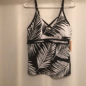 NWT Kona sol blk & white Lg